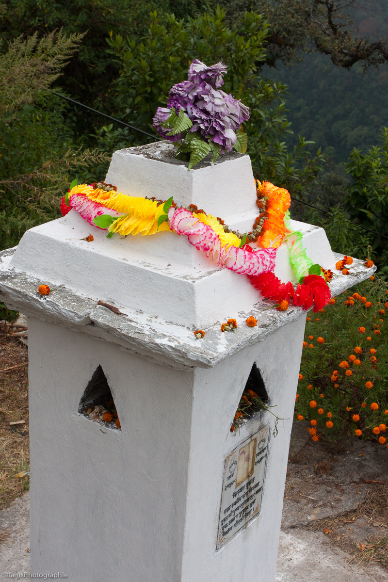 Jhinu Danda, Népal, Sanctuaire des Annapurnas, Temple (Famx40dd11_5141)