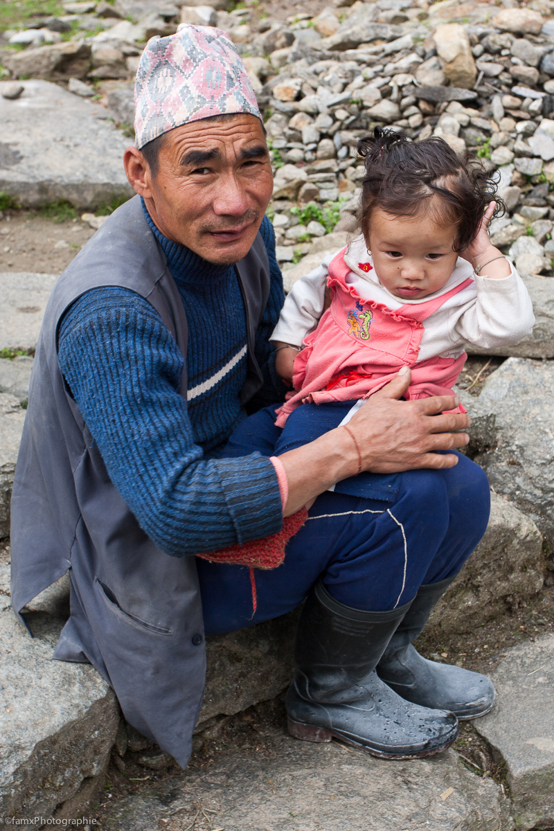 Chhomrong, Népal, Personnage, Sanctuaire des Annapurnas (Famx40dd11_5766)