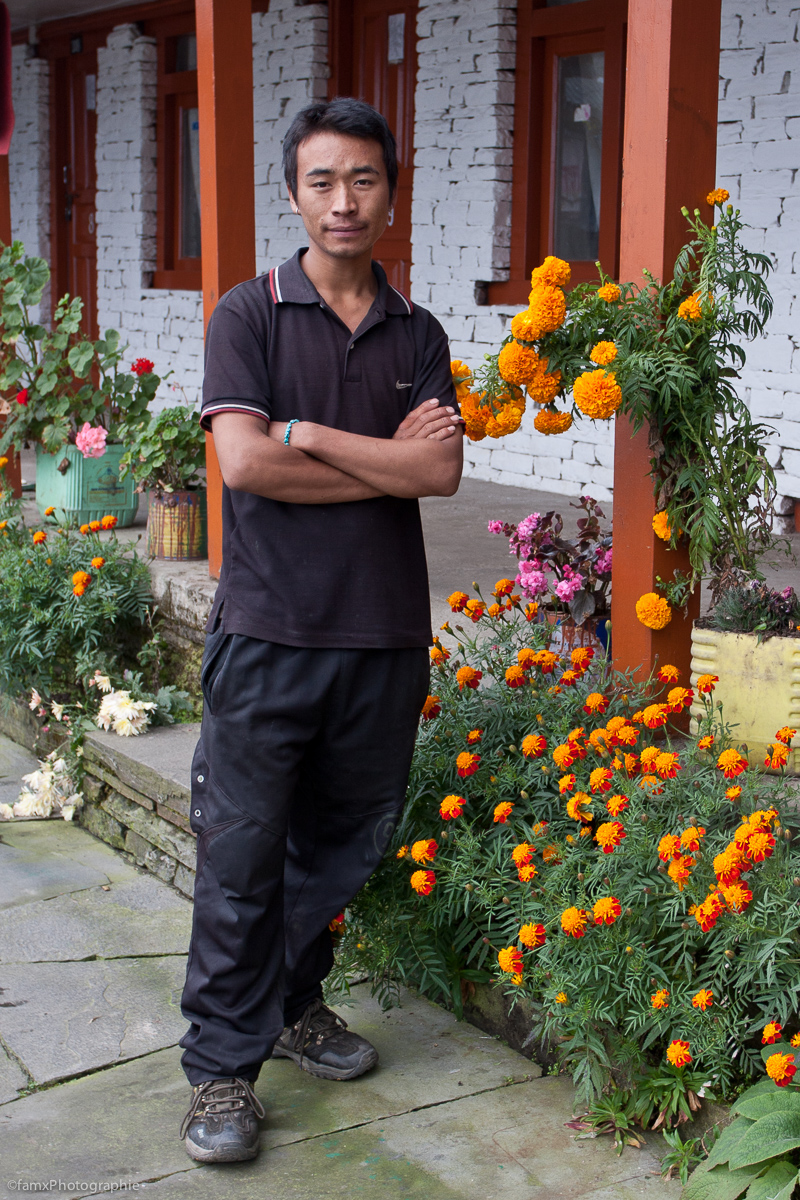 Chhomrong, Népal, Personnage, Sanctuaire des Annapurnas (Famx40dd11_5833)