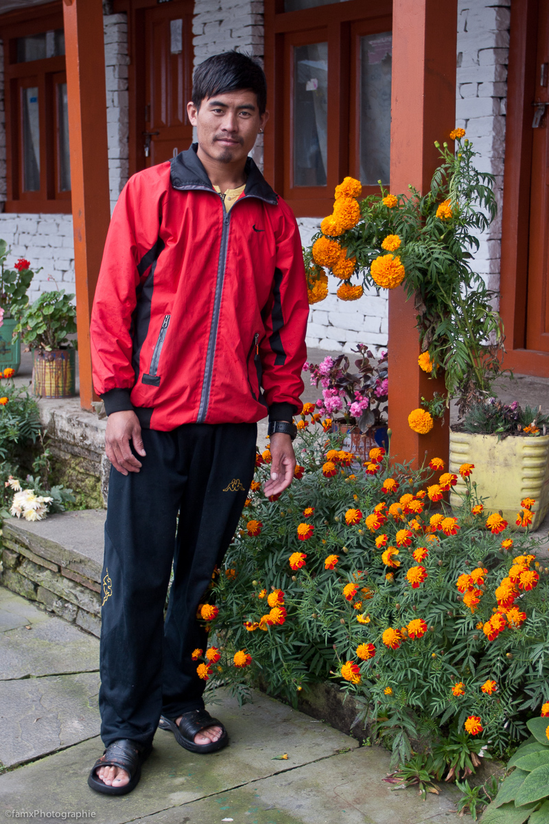 Chhomrong, Népal, Personnage, Sanctuaire des Annapurnas (Famx40dd11_5838)