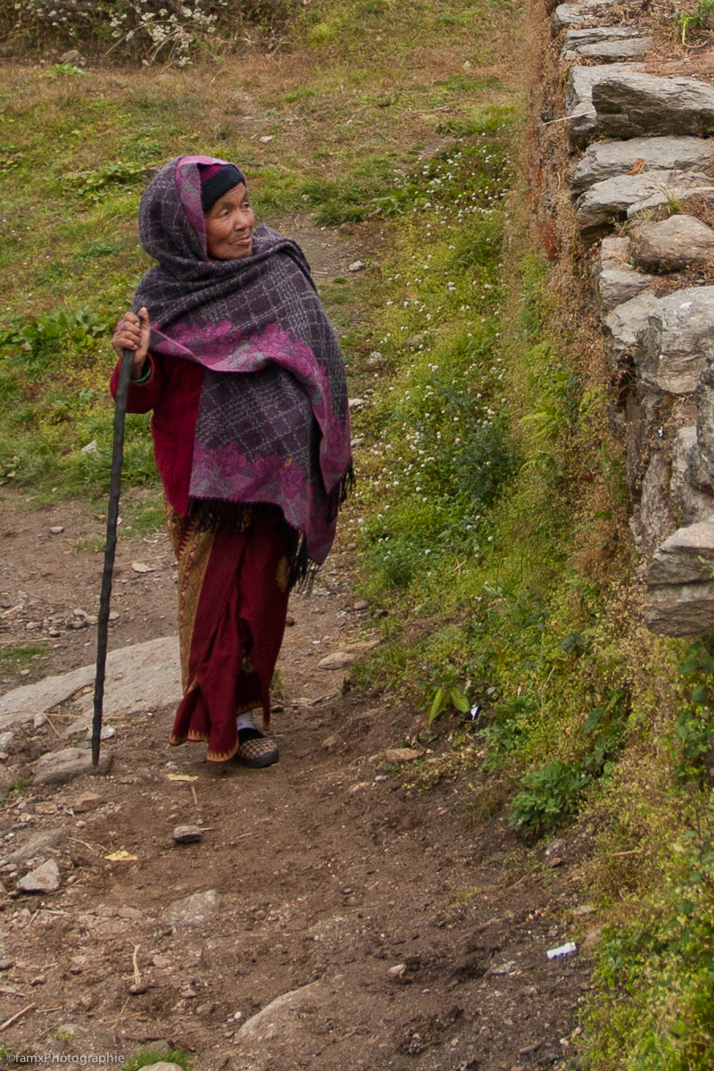 Chhomrong, Népal, Personnage, Sanctuaire des Annapurnas (Famx40dd11_5860)