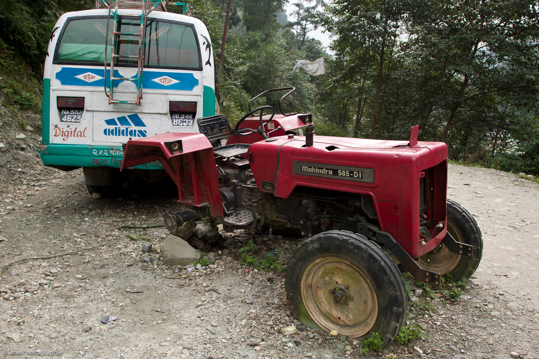Birethanti, Népal, Sanctuaire des Annapurnas, Tracteur (Famx40dd11_6213)