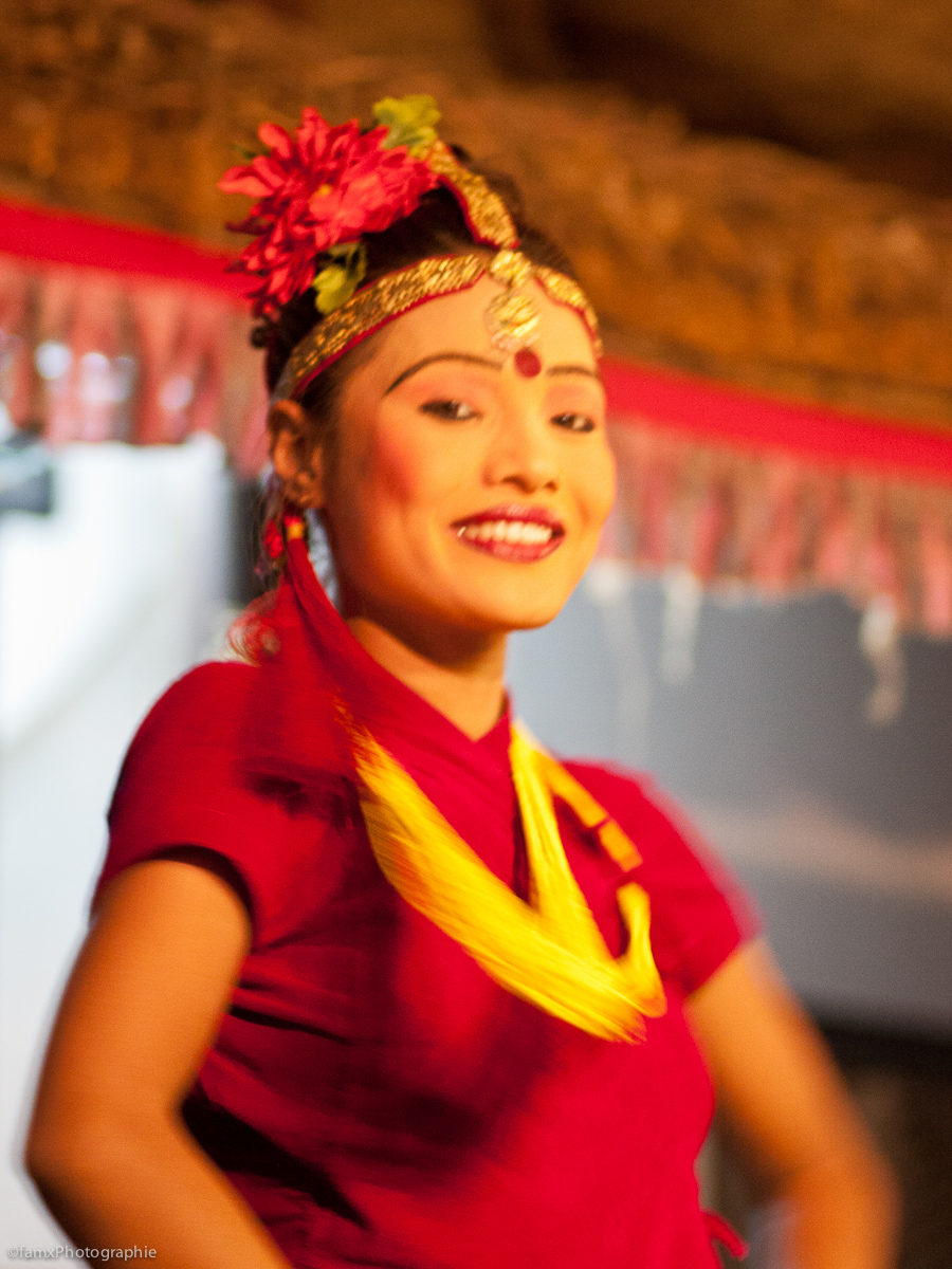 Danseuse, Népal, Pokhara (Famx40d11_6828)