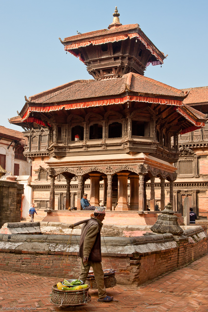 Bhaktapur, Népal, Personnage, Temple (Famx40dd11_6422)