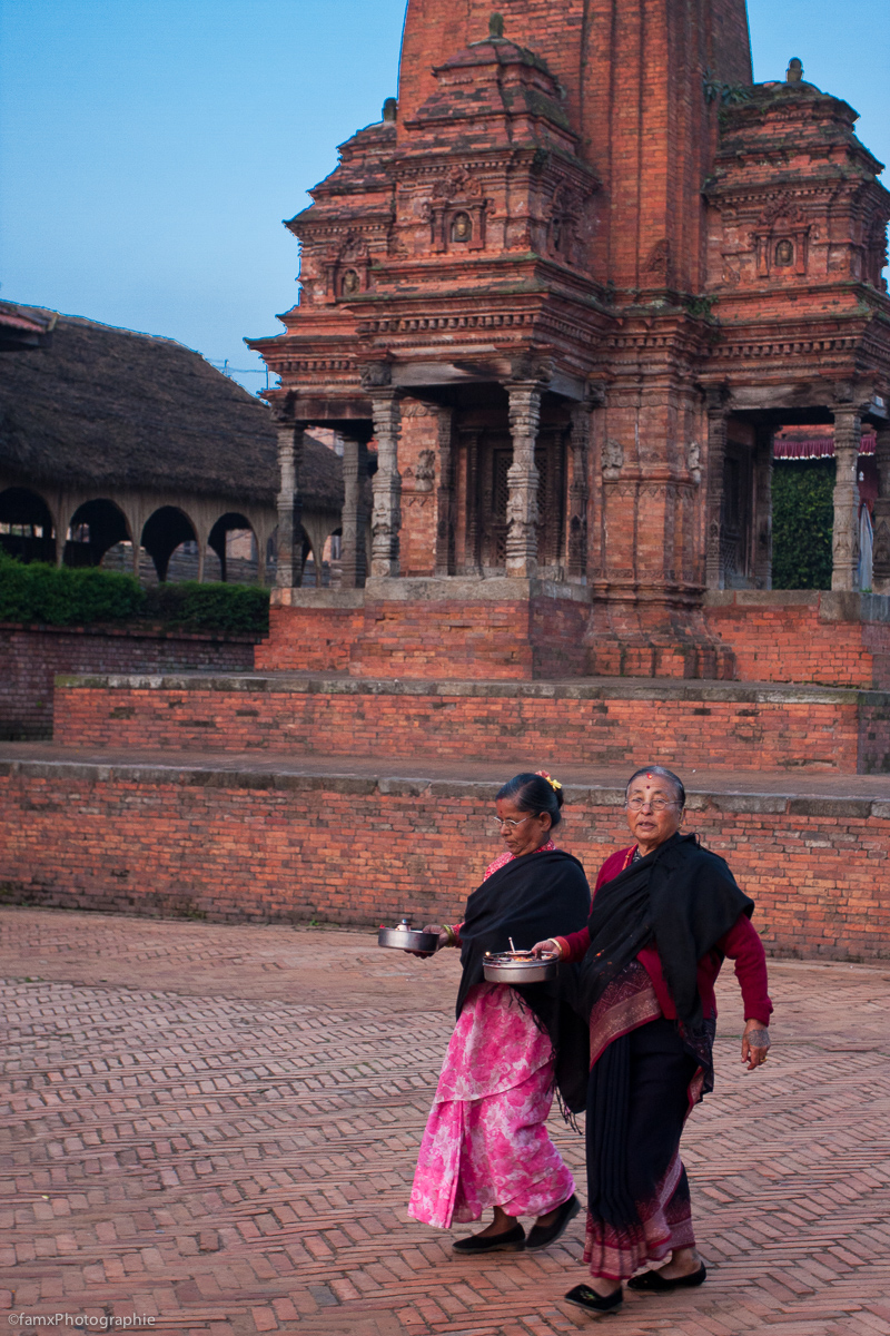 Bhaktapur, Népal, Personnage, Temple (Famx40dd11_6585)